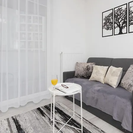 شقة Cozy Morena Rakoczego By Rent Like